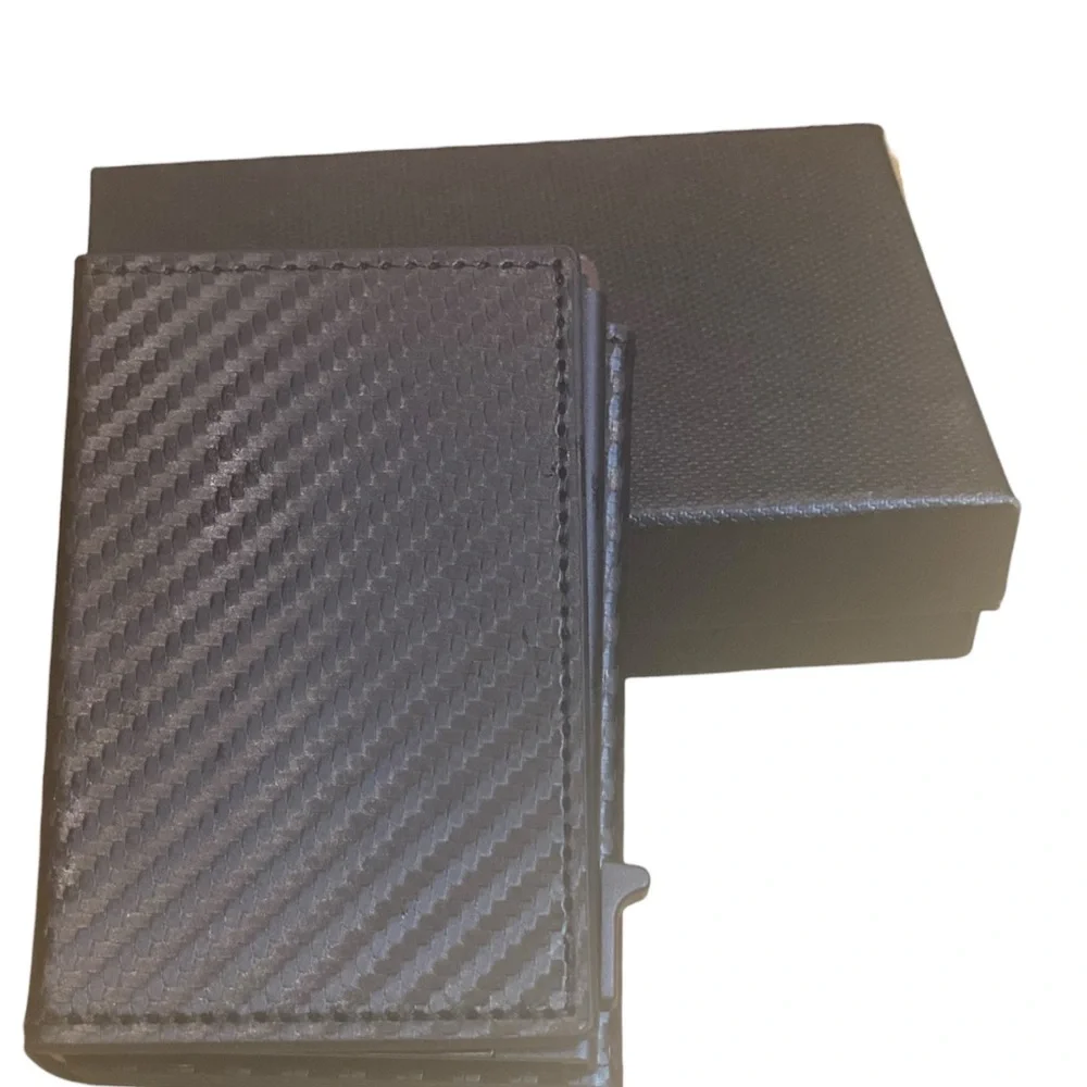 Men's Carbon-Texture Black Card Wallet